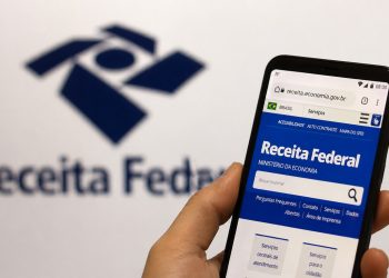 Receita Federal alerta sobre fake news de suspensão de contas e cartões bancários