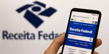 Receita Federal alerta sobre fake news de suspensão de contas e cartões bancários