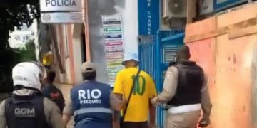 Homem argentino de 67 anos é preso por injúria racial em supermercado de Copacabana