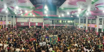 Quadra da Mangueira é liberada após reformas para comemorar o aniversário de 98 anos