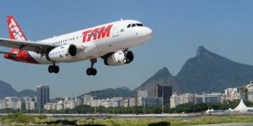 Petrobras reajusta em 50% preço do querosene de aviação e prevê alta de até 20% nas passagens