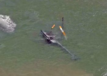 Helicóptero Robinson 44 sofre pouso forçado na Praia da Barra, três vítimas leves