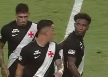 Discutindo na saída de jogo, atletas do Vasco minimizam episódio e focam na classificação