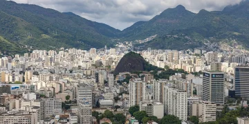 RioLuz moderniza iluminação na Tijuca com instalação de 117 novos luminárias