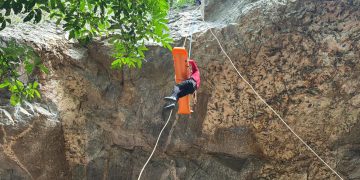 Defesa Civil de Maricá realiza treinamento em resgate vertical para aprimorar operações de acesso em locais elevados