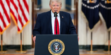 Irã rejeita negociações com EUA após ameaças de ataques e exigências consideradas excessivas