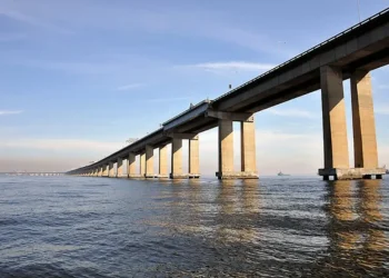Acidente na Ponte Rio-Niterói causa lentidão e reflexos no trânsito de Niterói e do Rio