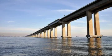 Acidente na Ponte Rio-Niterói causa lentidão e reflexos no trânsito de Niterói e do Rio