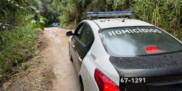 Corpo carbonizado é encontrado em Niterói e perícia investiga circunstâncias