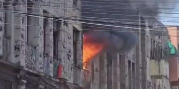 Incêndio atinge primeiro andar de prédio na Rua General Caldwell, no Centro do Rio