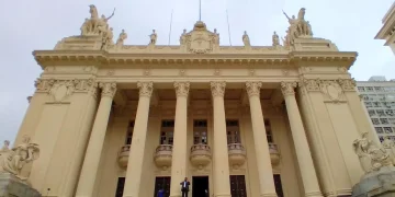 Palácio Tiradentes completa 100 anos e registra mais de 9 mil visitantes em exposições