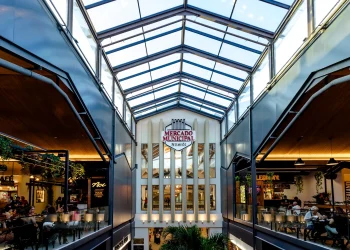 Mercado Municipal de Niterói sofre queda de energia e provoca prejuízos no horário de pico