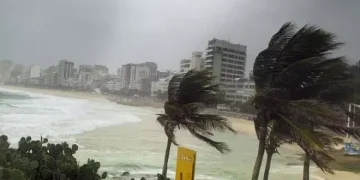 Frente fria causa chuva, ventos fortes e queda de temperatura no Rio de Janeiro