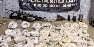 Polícia prende líder do tráfico e apreende armas após confronto em São Gonçalo