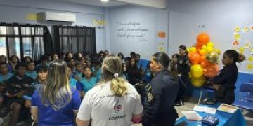 Guarda municipal promove roda de conversa para conscientizar estudantes sobre prevenção e proteção