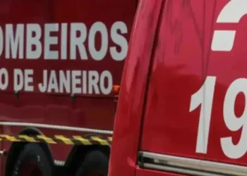 Engavetamento na RJ-104 em São Gonçalo causa trânsito intenso e deixa uma mulher ferida
