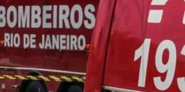 Engavetamento na RJ-104 em São Gonçalo causa trânsito intenso e deixa uma mulher ferida