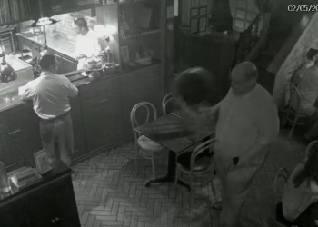 Ed Motta se envolve em confusão em restaurante do Rio após discussão sobre taxa de rolha