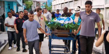 Pedreiro morto em confronto com a polícia é sepultado em São Gonçalo