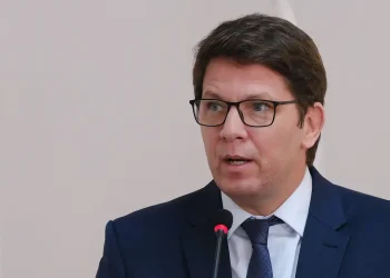 Parlamentares pedem investigação contra deputado Mario Frias por suspeitas de esquema de rachadinha