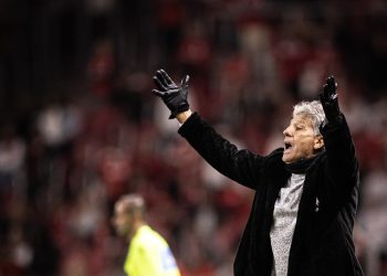 Vasco perde para Olimpia e mantém situação difícil na Sul-Americana