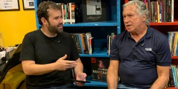 Rondinelli visita biblioteca no Metrô Rio e incentiva leitura entre jovens