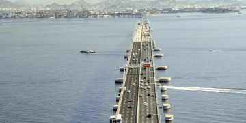 Trânsito intenso na Ponte Rio-Niterói e vias de Niterói e Rio de Janeiro nesta manhã