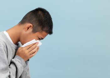 Cuidados essenciais para prevenir doenças respiratórias em crianças durante o inverno