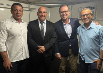 Eduardo Paes participa de aniversário de Arraial do Cabo e reforça articulações políticas para 2026