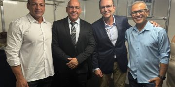 Eduardo Paes participa de aniversário de Arraial do Cabo e reforça articulações políticas para 2026