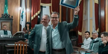 Eduardo Paes recebe título de Cidadão Petropolitano durante evento na Câmara