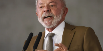 Lula assina MP que elimina taxa de 20% sobre compras internacionais de até US$50