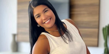 Família realiza ato de fé pela recuperação de empresária vítima de feminicídio em Niterói