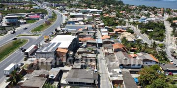 PM prende cinco suspeitos em operação contra tráfico na comunidade da Linha, em Maricá