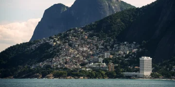 Verticalização nas favelas do Rio aumenta riscos ambientais e evidencia necessidade de políticas de moradia