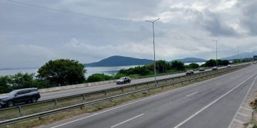 Trânsito na BR-101 entre São Gonçalo e Niterói permanece tranquilo durante feriado prolongado