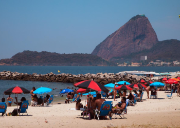Inea recomenda evitar banho nas praias de Niterói após chuvas e perto de galerias