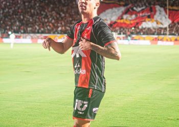Vitória vence Flamengo e avança às oitavas da Copa do Brasil