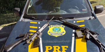Motorista é preso ao transportar dois fuzis desmontados na BR-040 em Petrópolis