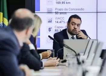 Operação Federal investiga Cláudio Castro e outros ex-governadores do Rio por crimes financeiros