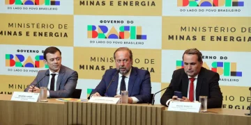 Governo anuncia subsídio para reduzir impacto da alta dos combustíveis no Brasil