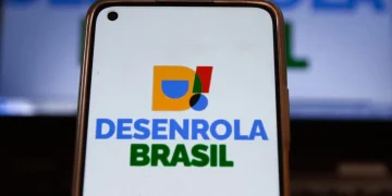 Estudantes com dívidas do FIES podem renegociar contratos em condições especiais