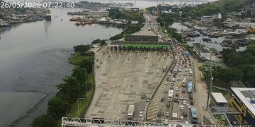 Tráfego intenso em Niterói devido ao aumento de veículos de cidades vizinhas e fluxo na ponte