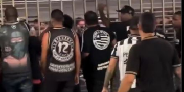 Torcida protesto contra Botafogo após eliminação na Copa do Brasil