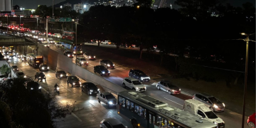 Acidente na BR-101 em São Gonçalo causa uma morte e congestiona região