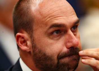 Documentos revelam envolvimento de Eduardo Bolsonaro na produção do filme ‘Dark Horse’