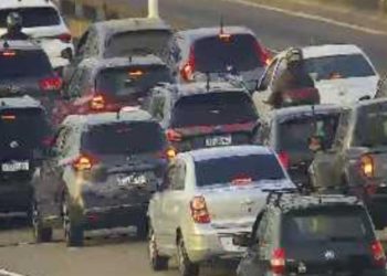 Acidente na Ponte Rio-Niterói causa lentidão e interdições no trânsito na manhã desta segunda-feira