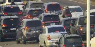 Acidente na Ponte Rio-Niterói causa lentidão e interdições no trânsito na manhã desta segunda-feira