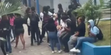 Confusão em escola de Niterói por cancelamento de matrículas por faltas não justificados