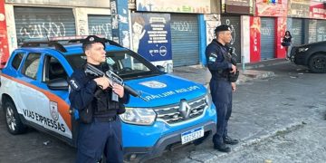 Operação policial causa interdição na Linha Vermelha e provoca congestionamentos no Rio